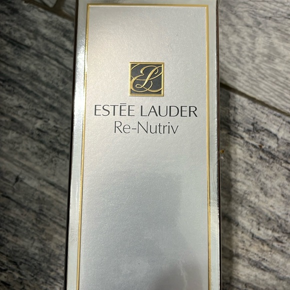 Estée Lauder Re-Nutriv